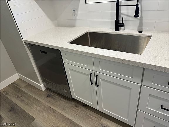 2nd image of 4665 Mill Valley Dr #0