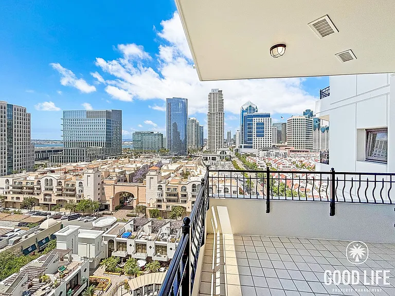 700 W Harbor Dr W #1306 — Photo 10