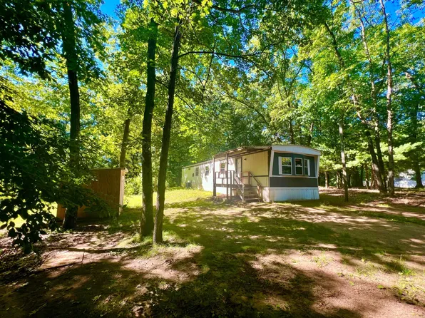 8481 Vista Dr, Newaygo, MI 49337