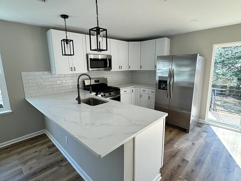 628 E Springfield Rd — Photo 4