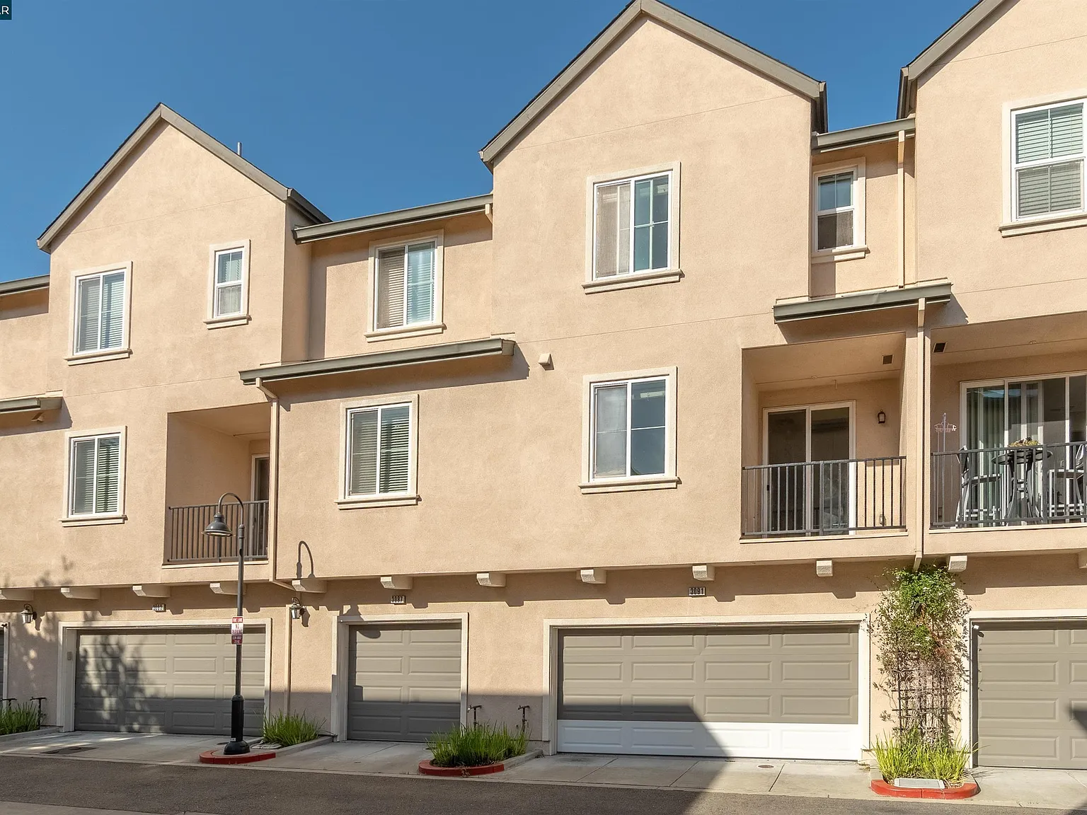 4 bed, 1834 sqft, $3,950 — Photo 4