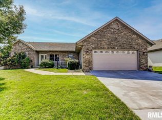 130 Karros Pointe Dr, Chatham, IL 62629