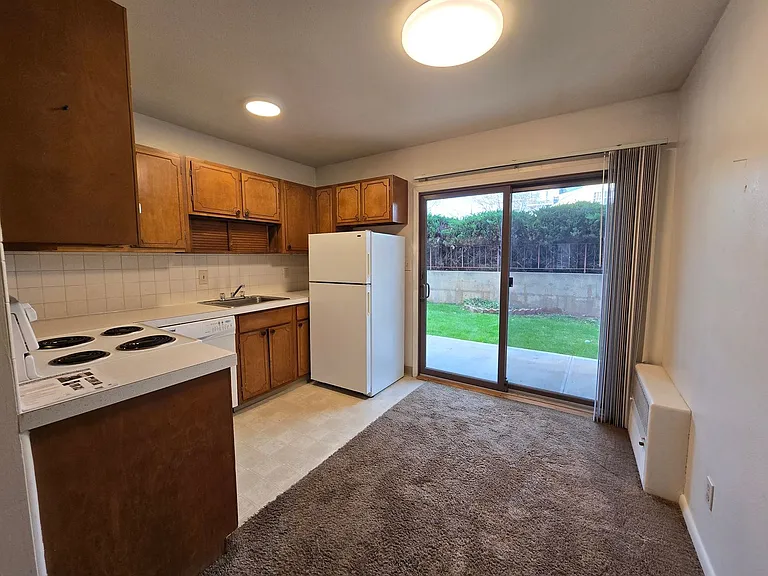 2845 Broadway Street — Photo 24