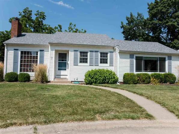7 Kirkwood Cir, Iowa City, IA 52240