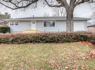 1108 Hickory Ln, Monticello, IL 61856
