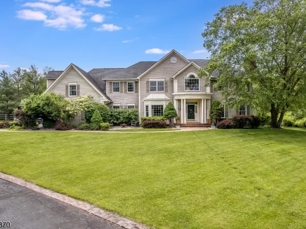 11 Winding Way, Chester Twp., NJ 07930