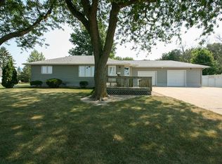 435 1st St, Jesup, IA 50648