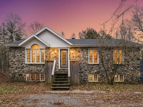 4751 Pearl Rd, Champlain, ON K0B 1K0