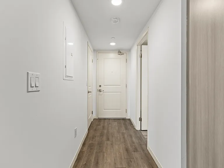 220 Cannon St E — Photo 24