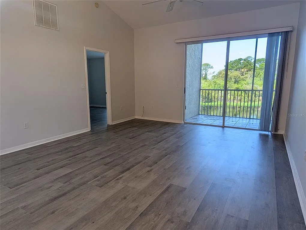 2 bed, 2.0 bath, 1138 sqft, $1,900 — Photo 3