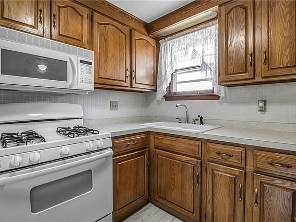 2nd image of 227 Crisfield Ave