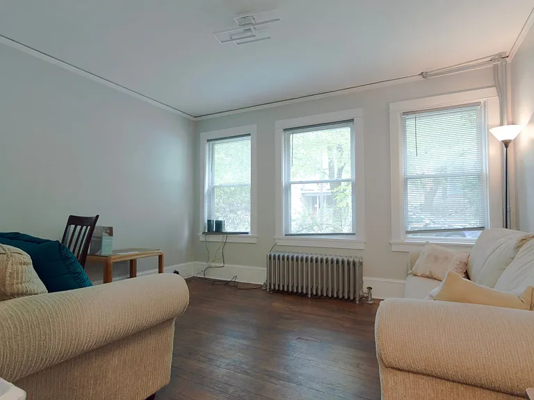 609 E State St — Photo 49