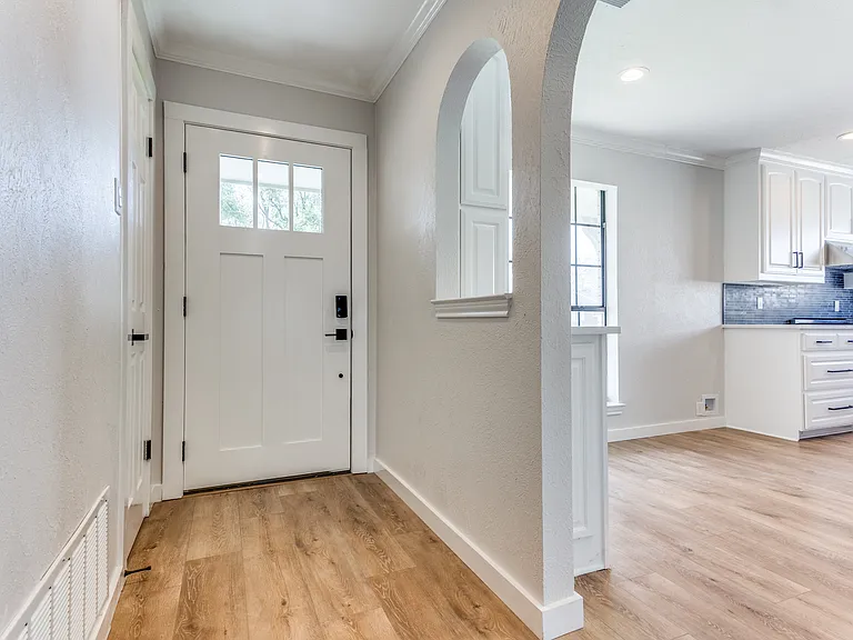 1821 Travis St — Photo 2