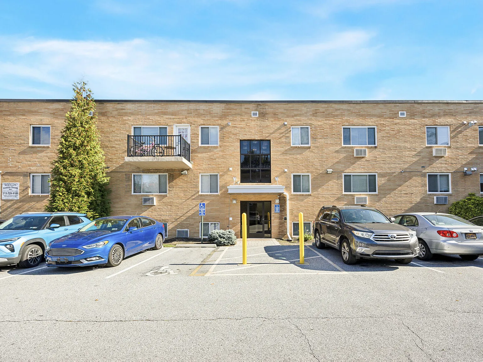 Leverington Court Apartments — Photo 3