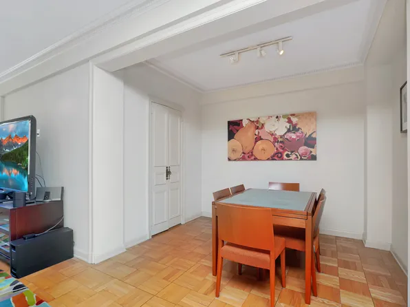 25 Sutton Place South image 10 of 20