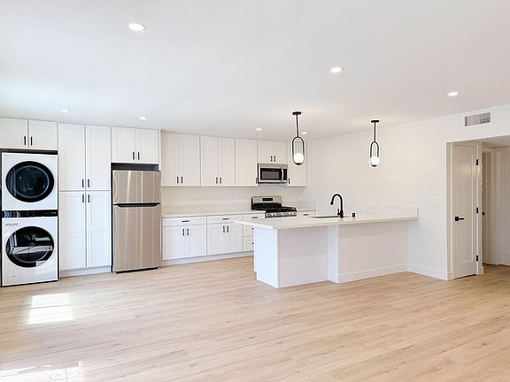3rd image of 4566 Date Ave #2
