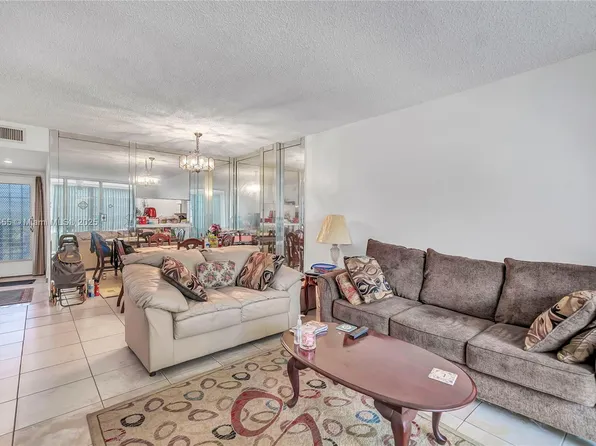 3070 NW 48th Ter APT 310, Fort Lauderdale, FL 33313