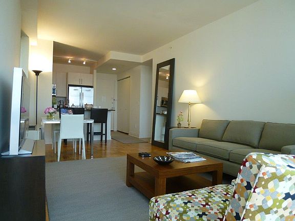 4th image of 1510 Lexington Ave APT 15Q