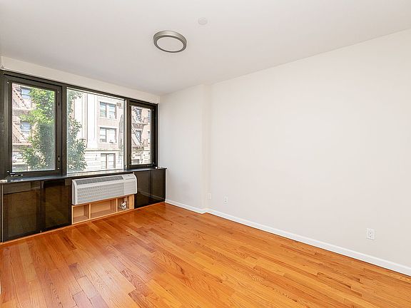 4th image of 3039 32nd St #2B