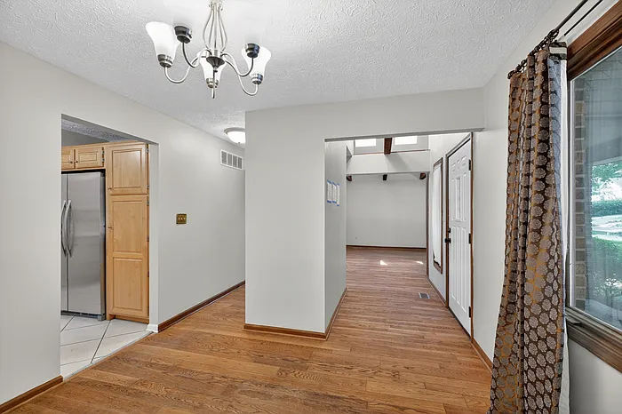 4631 Graceland Ave — Photo 13
