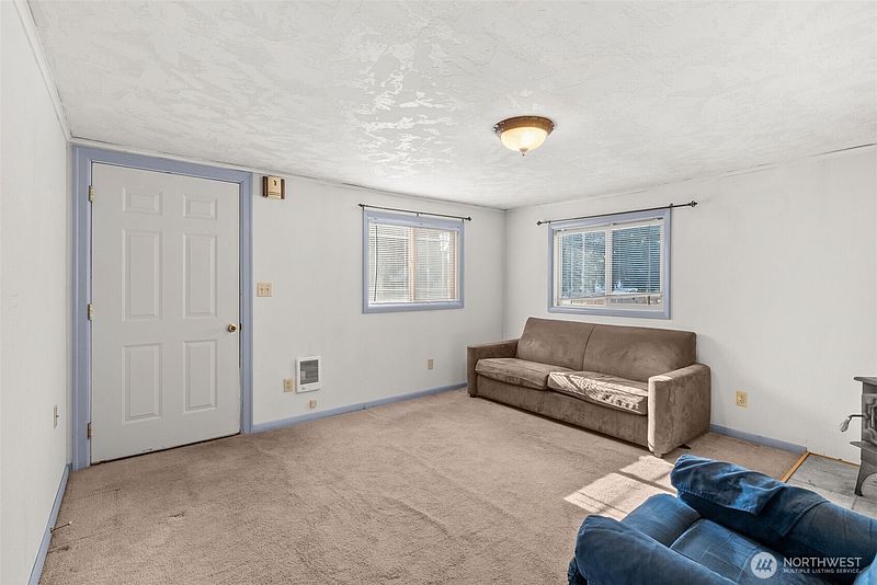 4th image of 1811 Beach Street