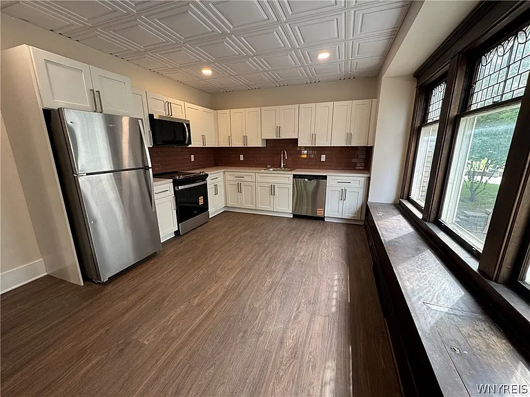 95 W Humboldt Pkwy #A — Photo 6