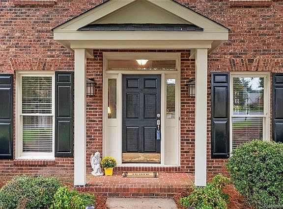 4th image of 1147 Laurel Park Ln