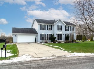 81 Hunters Ridge Rd, Orchard Park, NY 14127