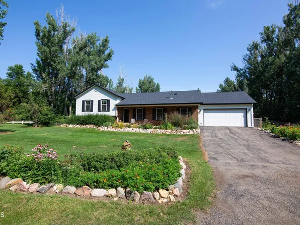 1510 Woodvale Dr, Bismarck, ND 58504