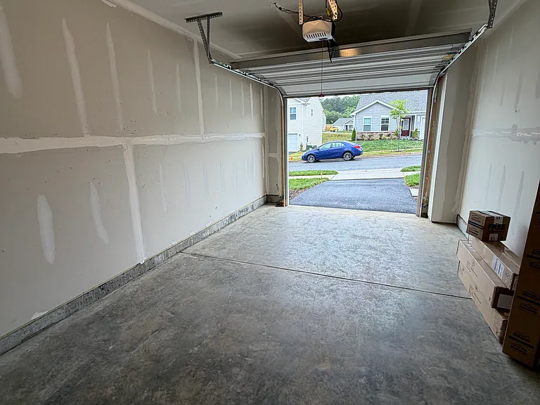 130 Saxon St — Photo 24