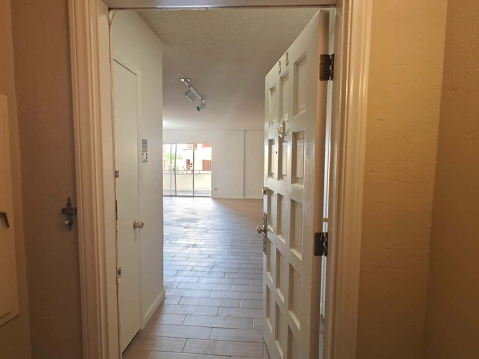 3 bed, 1616 sqft, $4,995 — Photo 1