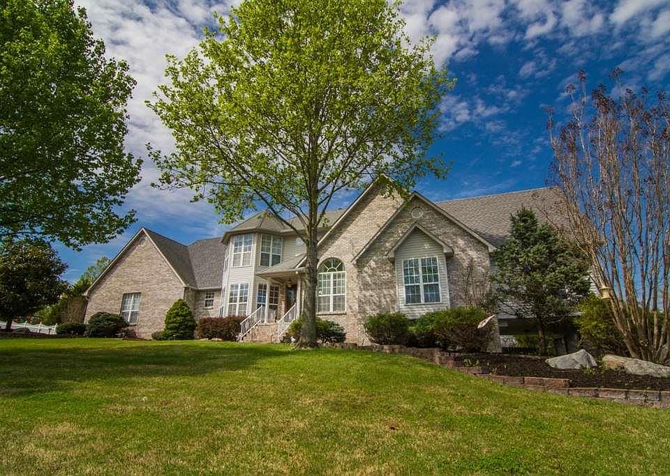 1st image of 907 Paradise Ln