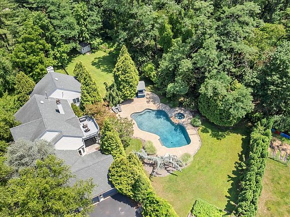 2nd image of 148 Laurel Rd