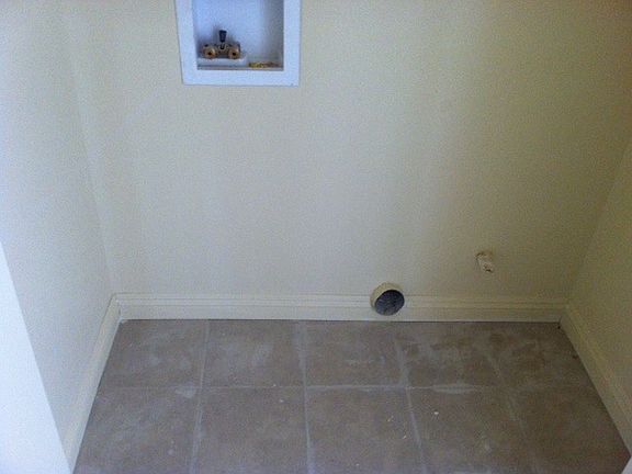 upstairs laundry hookup near all bedrooms