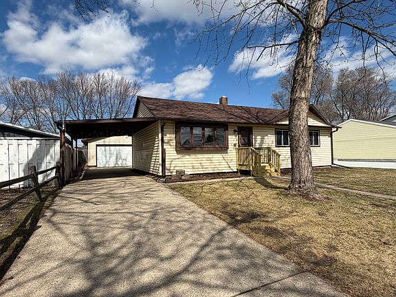 2nd image of 726 E Division St