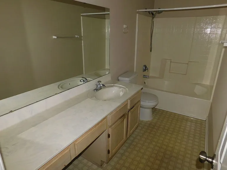 100 Christopher Ct — Photo 16