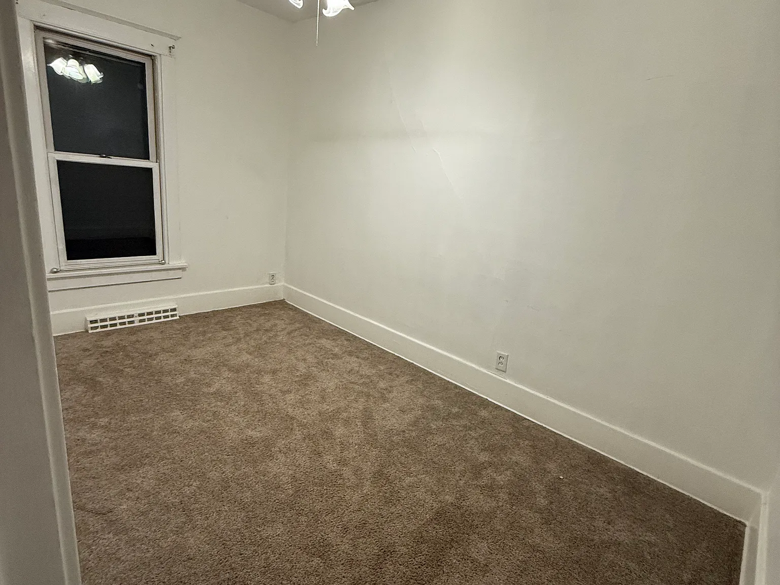 3 bed, 1300 sqft, $2,100 — Photo 4