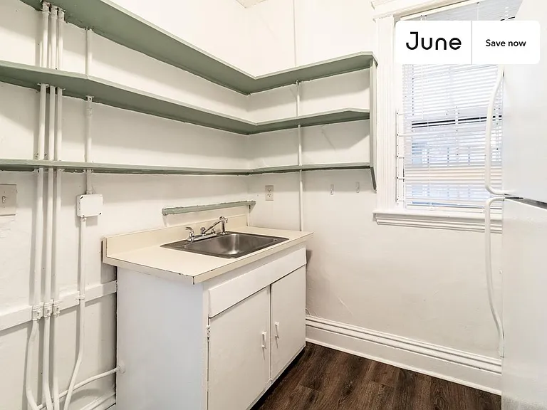 31 Queensberry St #3 — Photo 2