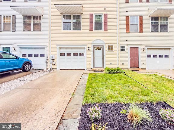 4th image of 406 Blossom Ln