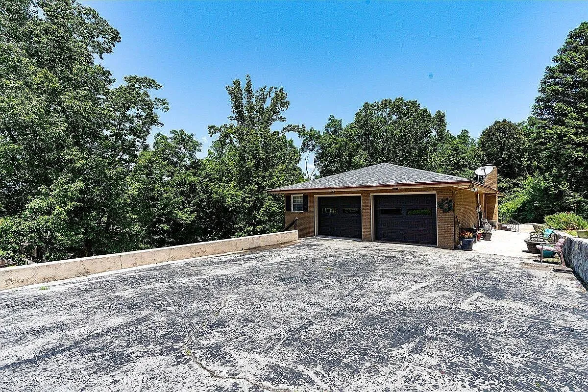 4 bed, 3394 sqft, $2,795 — Photo 4