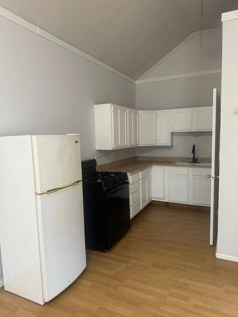 Efficiency Stand Alone Back-house in Bivins! All Utilities Paid!! — Photo 4