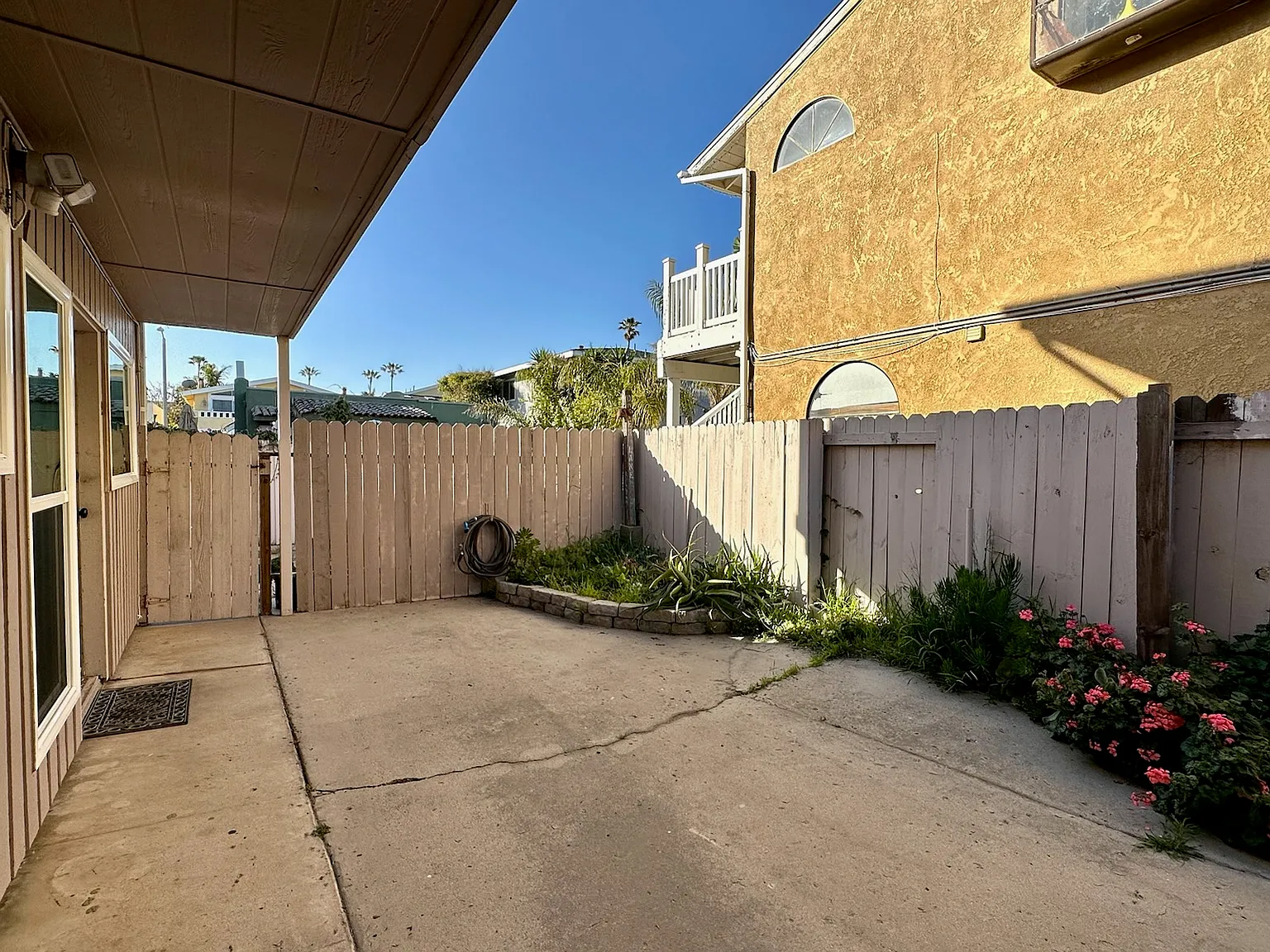 1080 Dover Ln — Photo 3