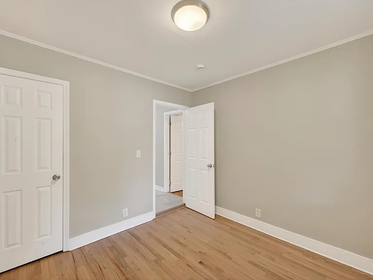 450 Williamsburg St — Photo 27
