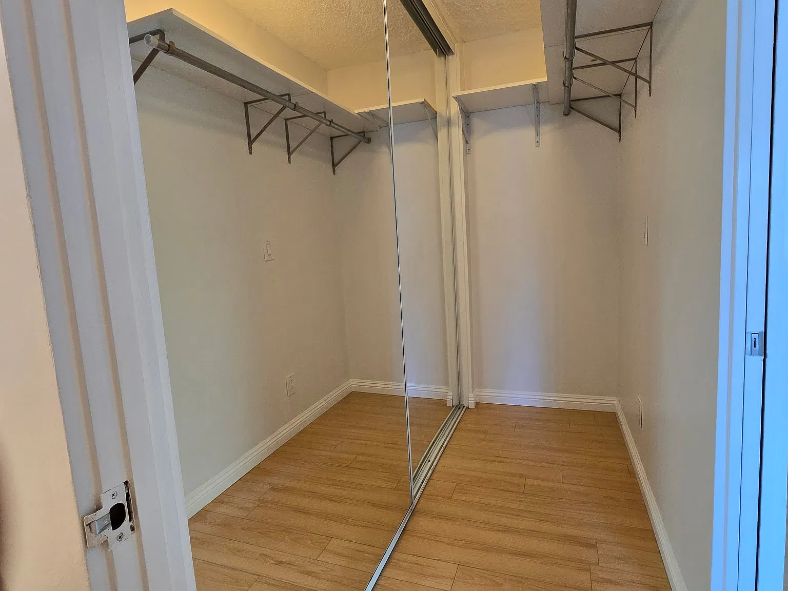 Studio, 520 sqft, $1,900 — Photo 4