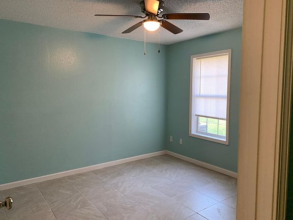 4th image of 1706 N Tallowood Dr #1706
