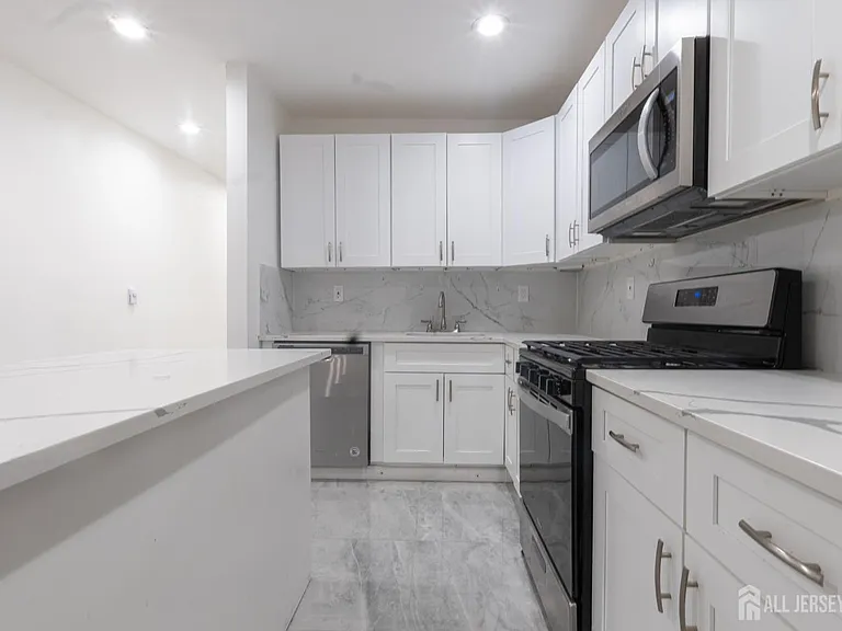 370 Pacific Ave #1 — Photo 4