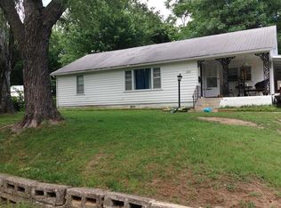 609S S Cedar St, Nevada, MO 64772