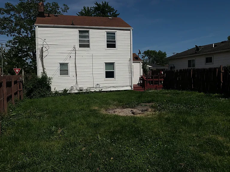 24307 Lexington Ave — Photo 3