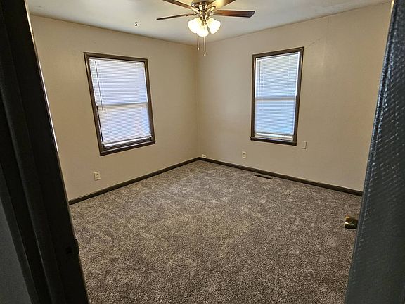 4th image of 222 E Silknitter St