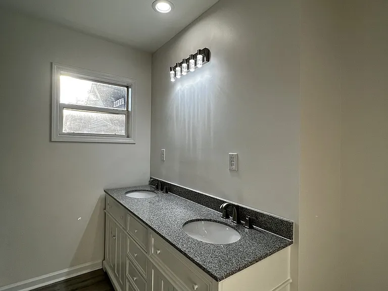 947 Clark St — Photo 19